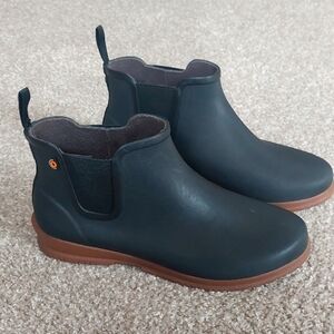 Womens Black Sweetpea Bogs Chelsea Boots